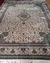 Prestigious old payton oriental rug in size 9x12 feet in cream colour