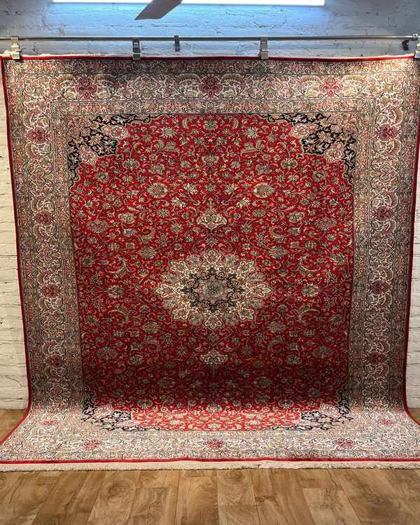 Prestigious old reese oriental rug in size 6x9 feet in colour